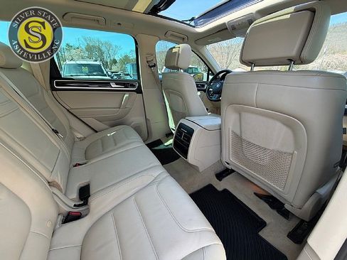 Used 2013 Volkswagen Touareg Executive image 17