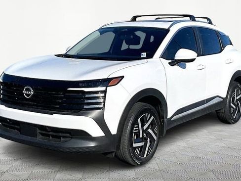 Used 2025 Nissan Kicks SV w/ SV Premium Package image 3