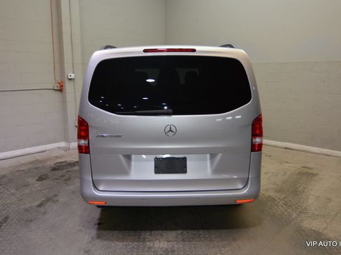 Used 2017 Mercedes-Benz Metris Passenger image 3