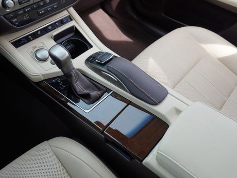 Used 2017 Lexus ES 350 w/ Luxury Package image 21