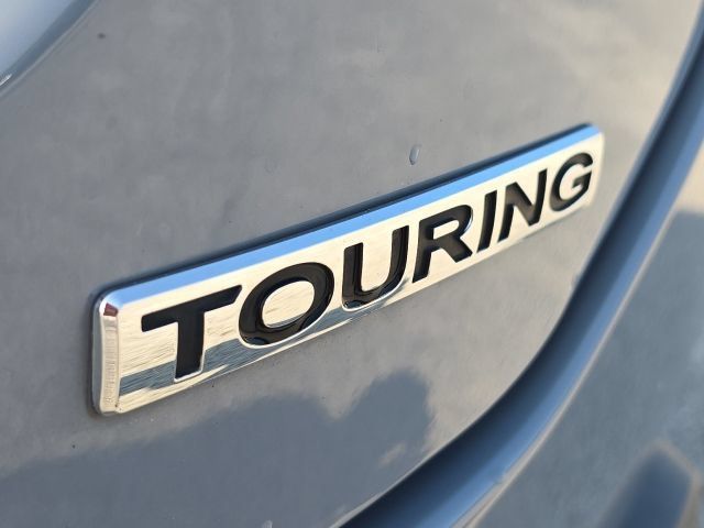 Used 2025 Honda Pilot Touring image 9