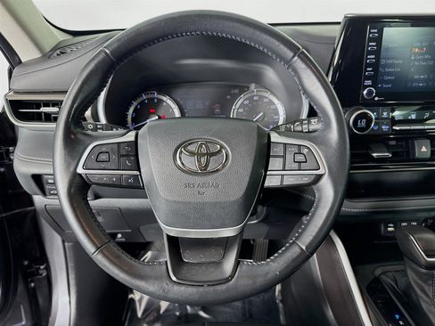 Used 2022 Toyota Highlander XLE image 13