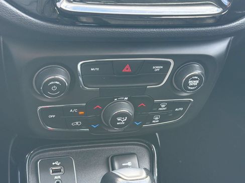 Used 2018 Jeep Compass Limited FWD image 18