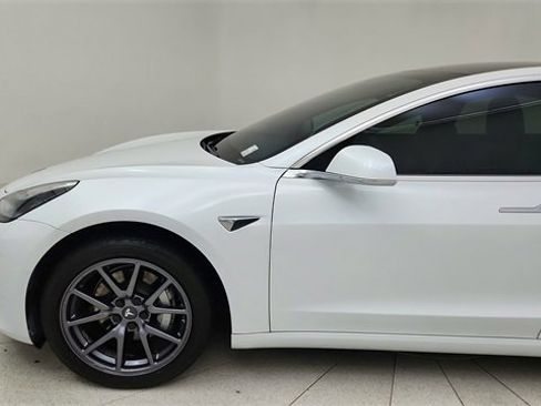 Used 2020 Tesla Model 3 Standard Range Plus image 9