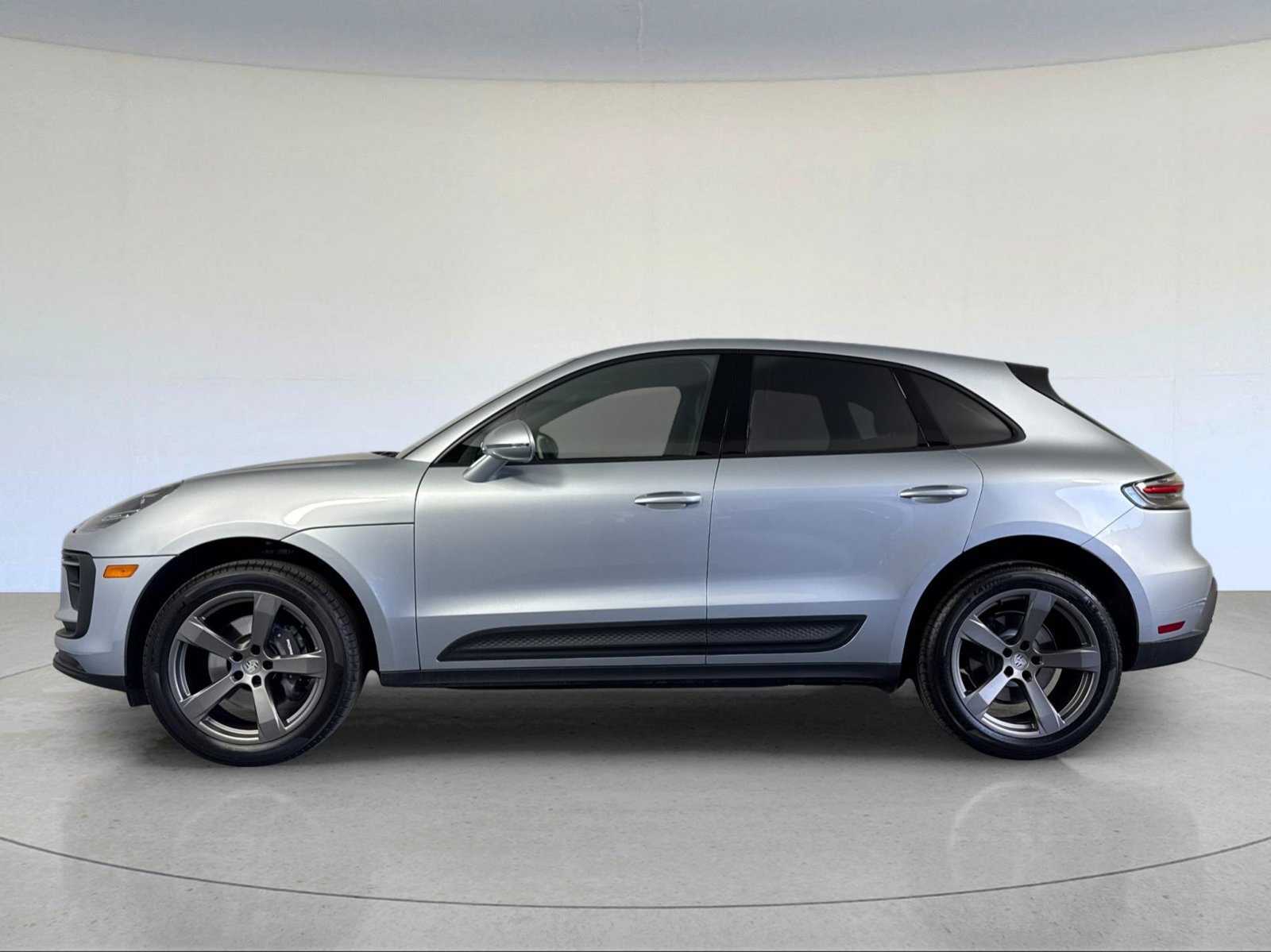 Certified 2026 Porsche Macan AWD/4WD image 2