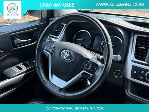 Used 2019 Toyota Highlander SE image 10