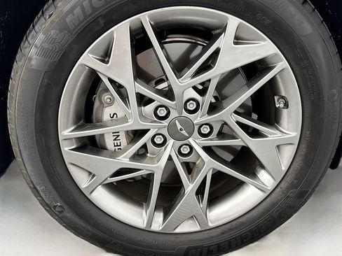 Used 2023 Genesis GV70 2.5T w/ Advanced Package image 31