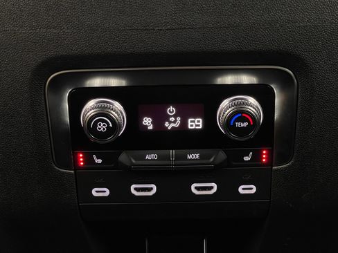 Used 2024 GMC Yukon SLT w/ SLT Luxury Package AWD/4WD image 6
