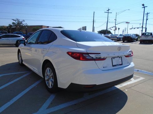 Used 2025 Toyota Camry LE image 7