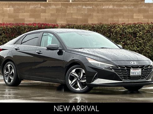 Used 2022 Hyundai Elantra SEL w/ Convenience + Premium Package image 2