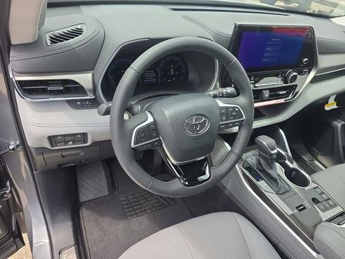 New 2026 Toyota Highlander Limited AWD/4WD image 17