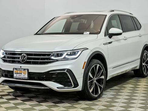Used 2024 Volkswagen Tiguan SEL R-Line image 4