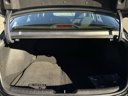 Used 2025 Hyundai Elantra SE image 22