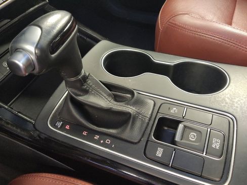 Used 2018 Kia Sorento SX image 26