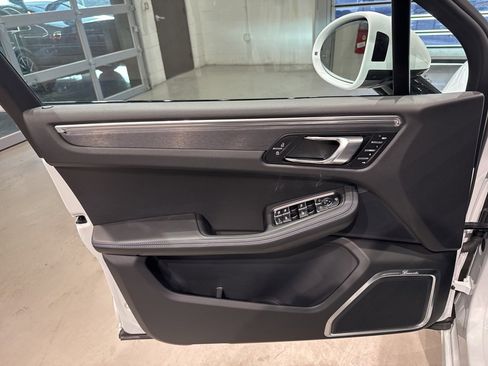 Used 2025 Porsche Macan GTS image 17