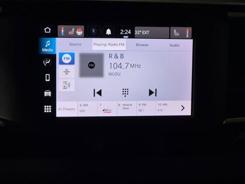 Used 2022 Chrysler Voyager LX image 18