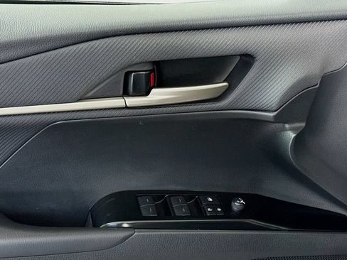 Used 2025 Toyota Camry SE FWD image 13