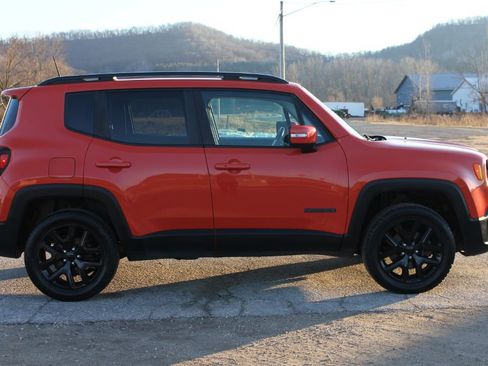 Used 2018 Jeep Renegade Altitude image 5