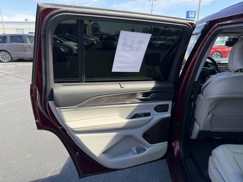 Used 2022 Jeep Grand Cherokee L Overland w/ Luxury Tech Group IV image 14