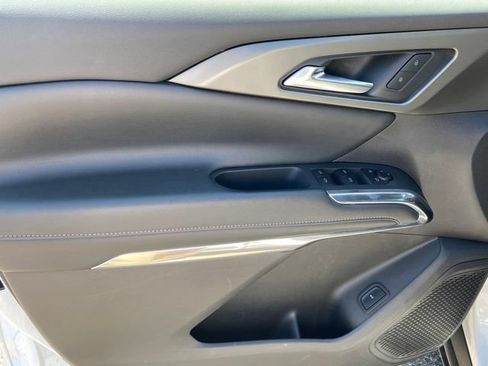 Certified 2025 Chevrolet Traverse LT FWD image 19