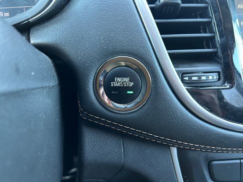 Used 2019 Chevrolet Trax LT w/ LT Convenience Package image 20