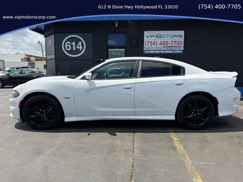 Used 2018 Dodge Charger R/T image 2