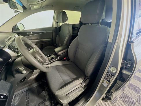 Used 2017 Kia Sorento LX image 9