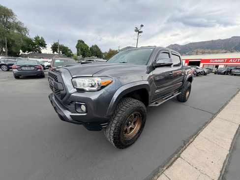 Used 2019 Toyota Tacoma TRD Sport w/ Technology Package AWD/4WD image 7