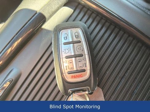 Used 2024 Chrysler Pacifica Select image 26