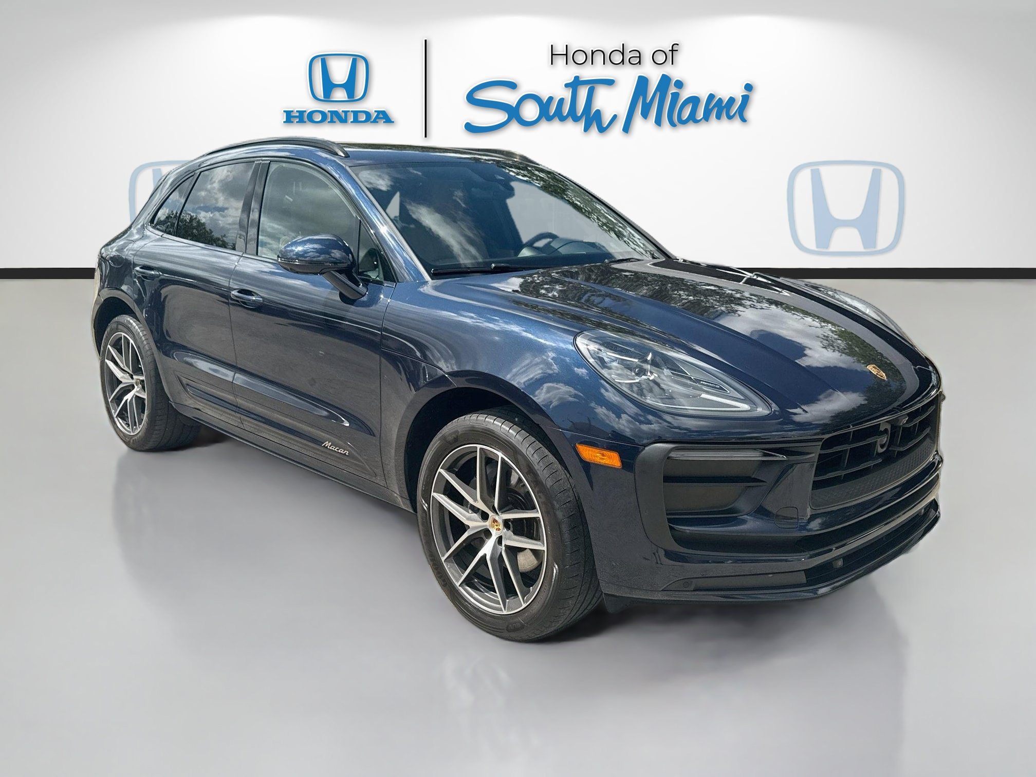 Used 2023 Porsche Macan Turbo AWD/4WD image 1