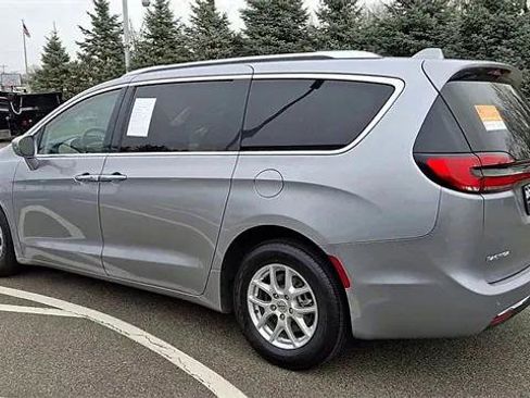 Certified 2021 Chrysler Pacifica Touring-L image 6