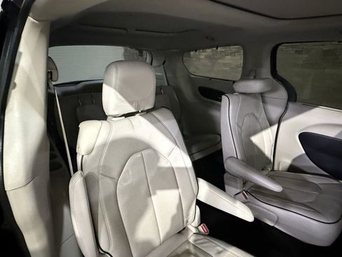 Used 2021 Chrysler Pacifica Limited w/ Premium & Safety Sphere Group image 36