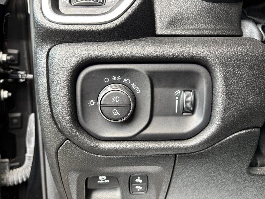 Used 2023 RAM 1500 Big Horn AWD/4WD image 31