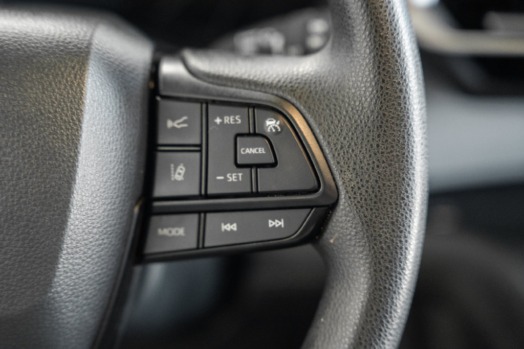 Used 2025 Toyota Sienna LE FWD image 19