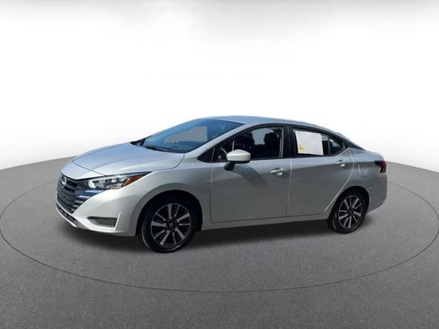 Used 2025 Nissan Versa SV FWD image 6