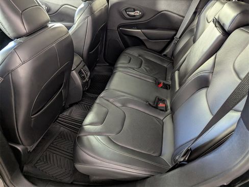 Used 2020 Jeep Cherokee Limited image 17