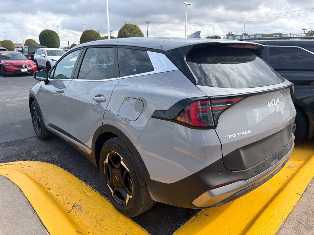 Used 2026 Kia Sportage EX FWD image 6
