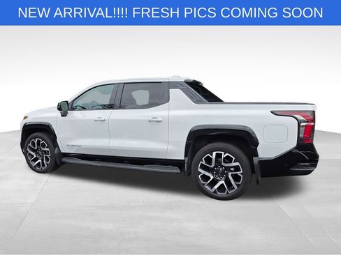 Certified 2025 Chevrolet Silverado EV RST image 4