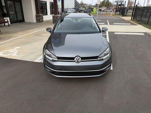 Used 2018 Volkswagen Golf S image 9