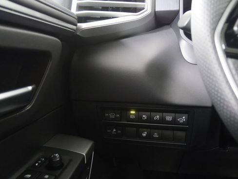 Used 2025 Toyota Sequoia Platinum image 24