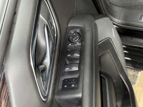 Used 2023 Chevrolet Suburban LT w/ Luxury Package image 24