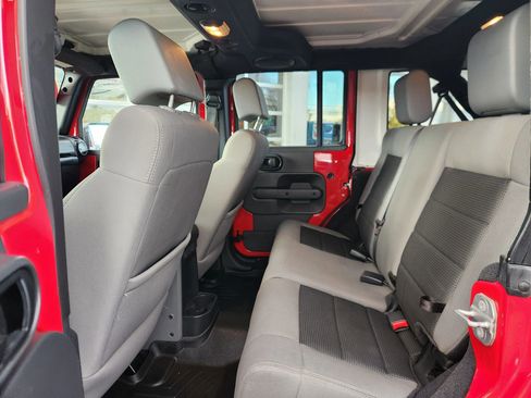 Used 2010 Jeep Wrangler Unlimited Rubicon w/ Trailer Tow Group image 32