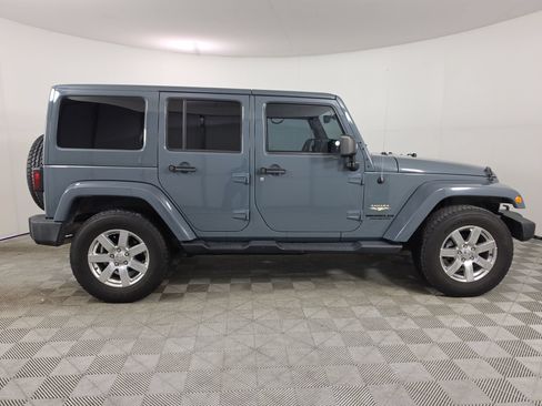 Used 2014 Jeep Wrangler Unlimited Sahara w/ Connectivity Group AWD/4WD image 8