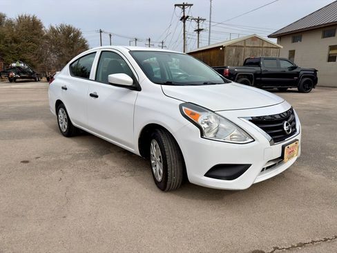 Used 2019 Nissan Versa S Plus image 7