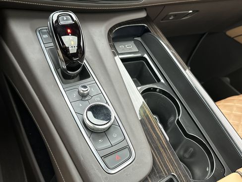 Used 2022 Cadillac Escalade Premium Luxury image 23