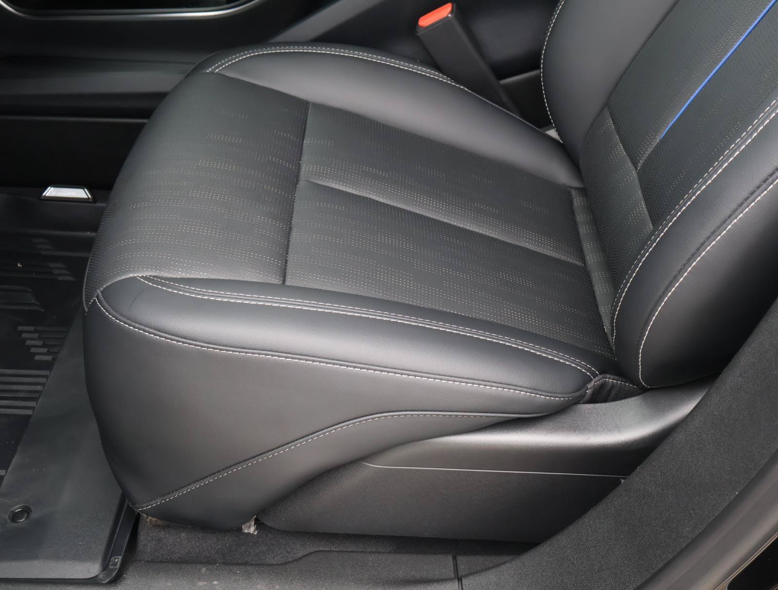 Certified 2026 Cadillac Lyriq Luxury w/ LPO, Floor Liner Package RWD image 15