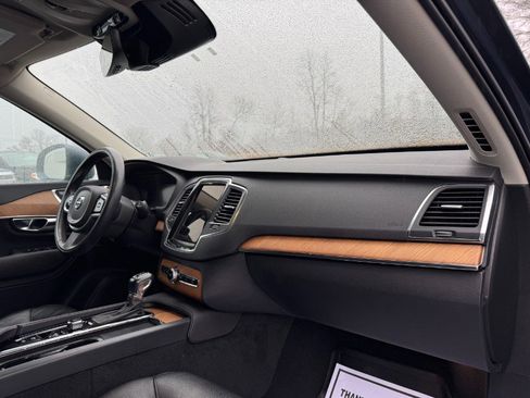 Used 2021 Volvo XC90 T6 Momentum image 21