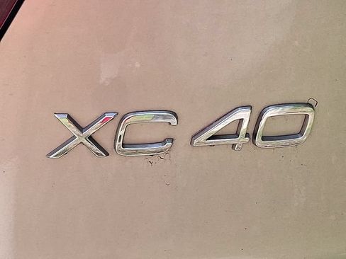 Used 2024 Volvo XC40 B5 Plus w/ Climate Package AWD/4WD image 5