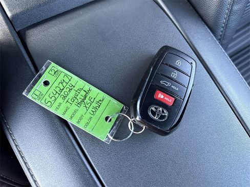 Used 2024 Toyota Highlander XSE image 30