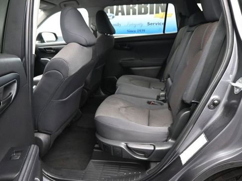 Used 2024 Toyota Highlander LE image 10